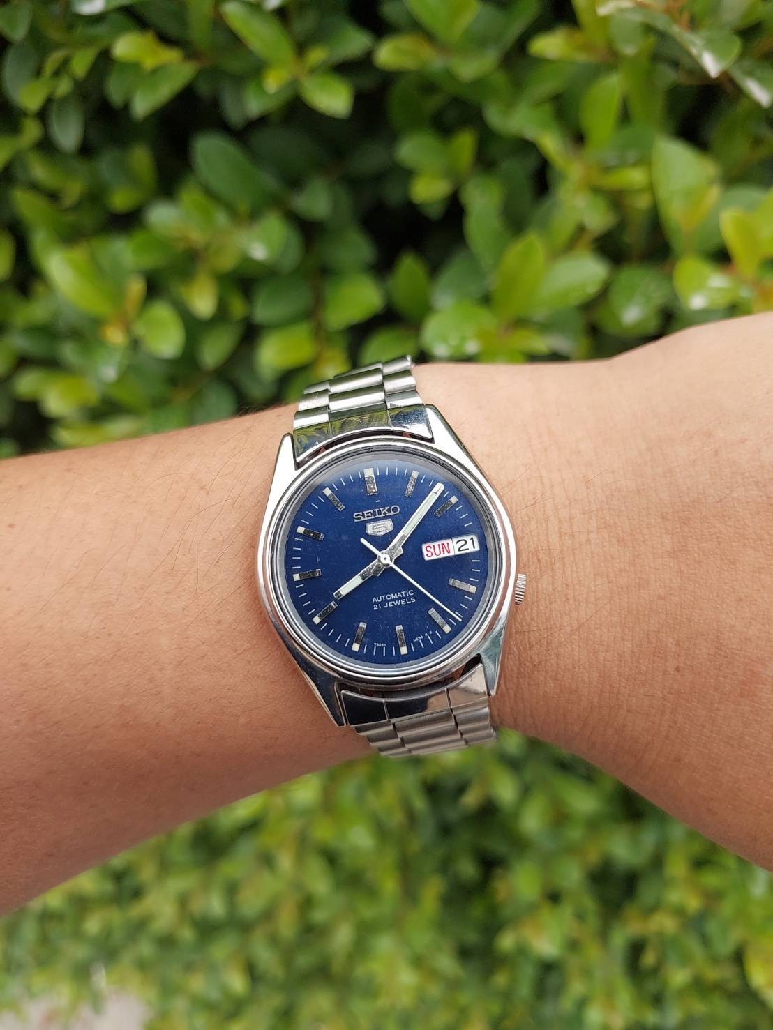 Vintage Seiko 5 Automatic Dark Blue Dial with Exhibition Caseback Mens Watch