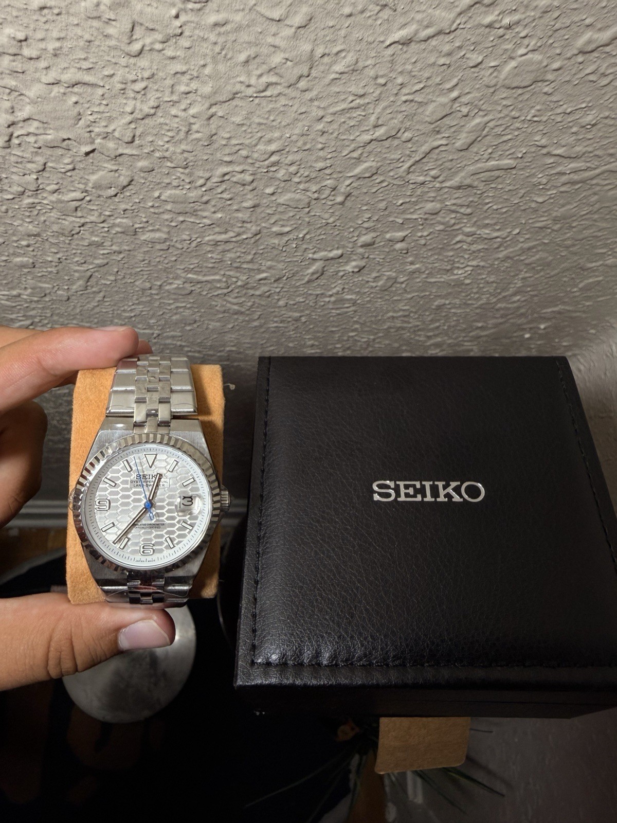 Seiko Land-Dweller Automatic 41mm Silver Honeycomb Dial Date Steel Bracelet