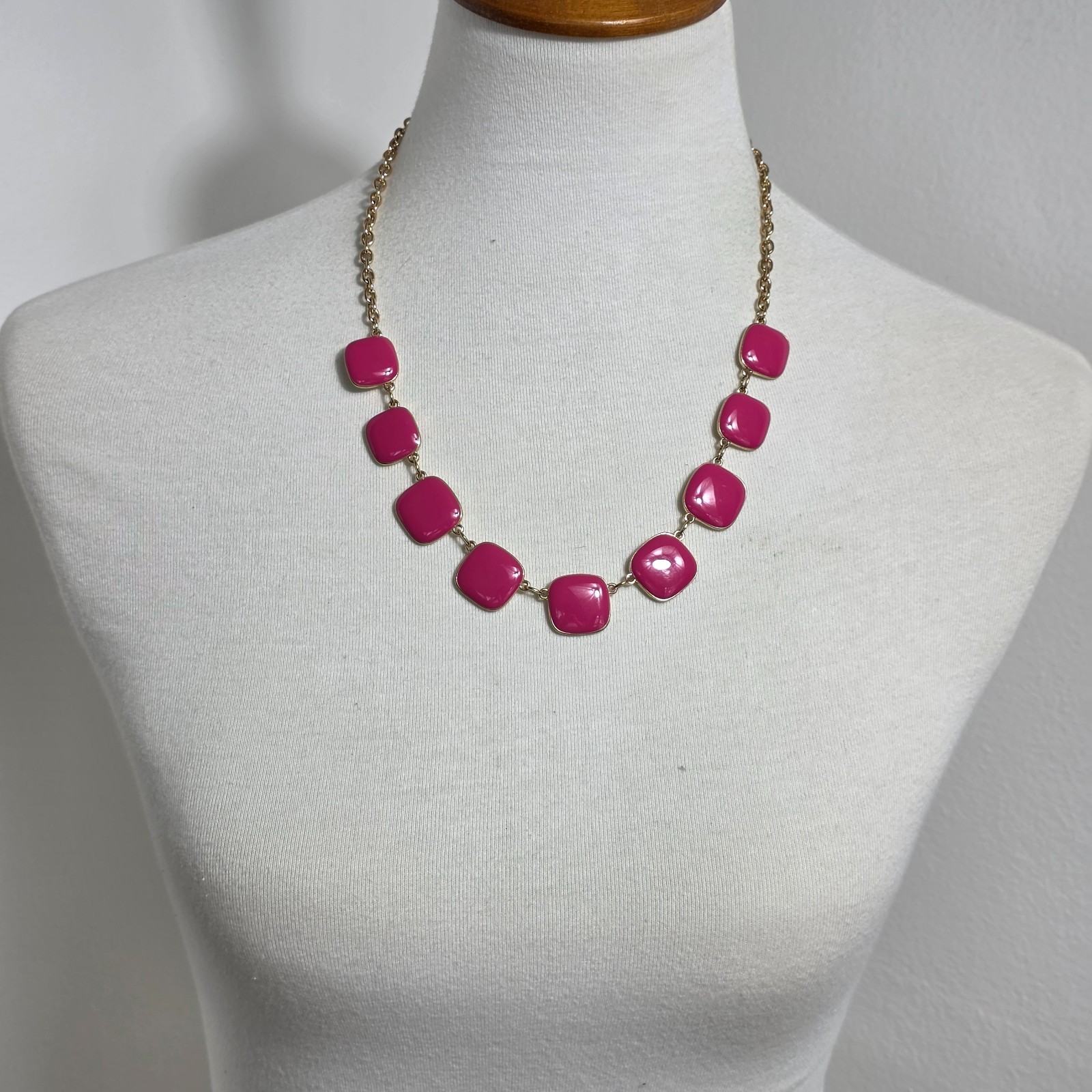 Vibrant Magenta-Pink Statement Necklace Multiple-Square Panels Gold Tone Chain