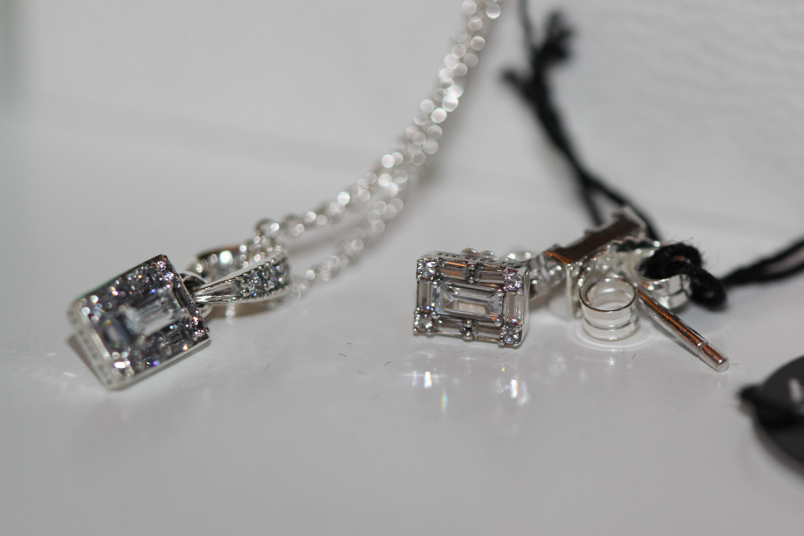 AUTHENTIC NEW PANDORA 2018 Luminous Ice Pendant, chain & stud earrings gift set