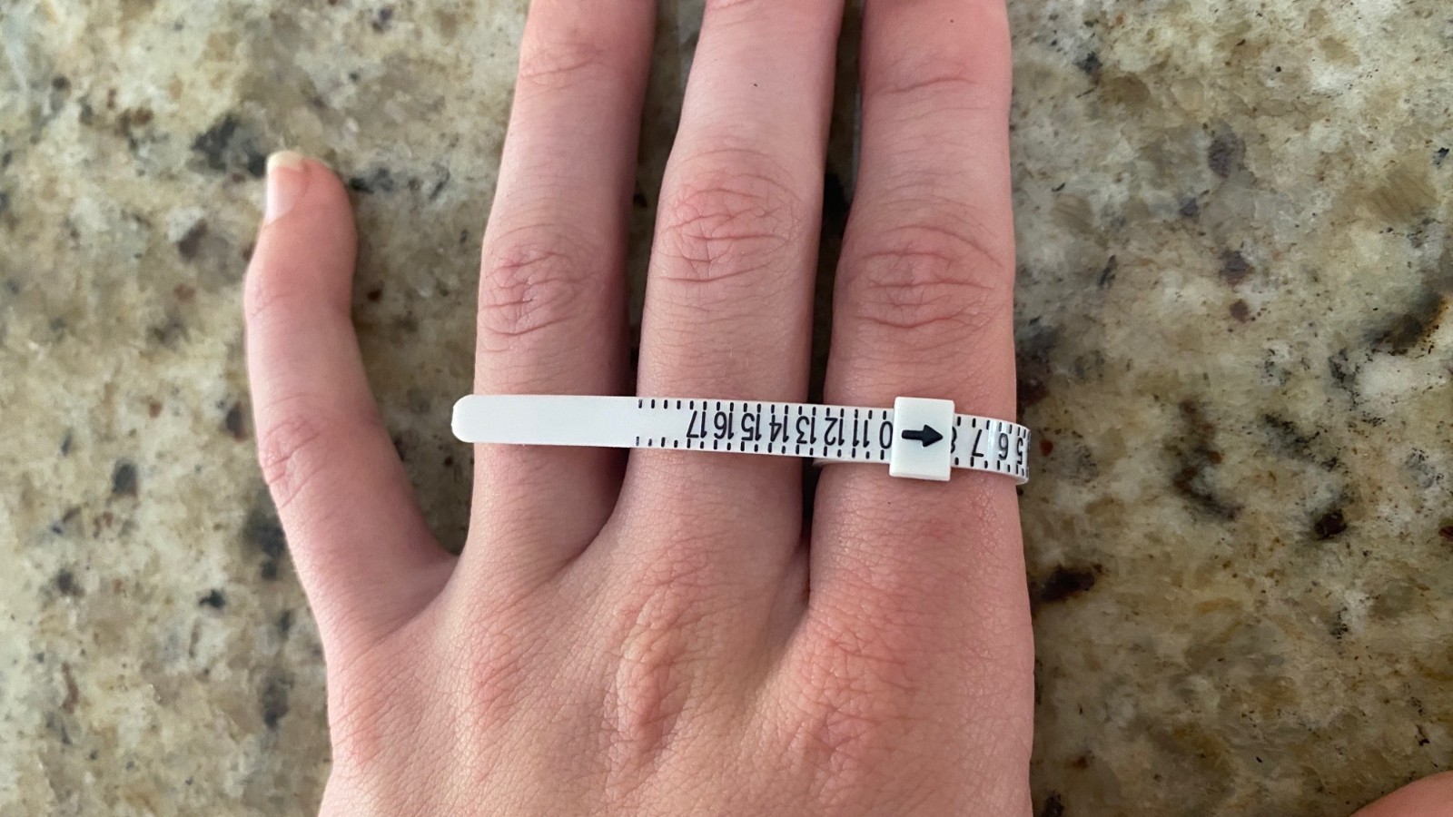 2PCS Ring Sizer Measure Tool Gauge Plastic Finger Sizing Finder Reusable 1-17