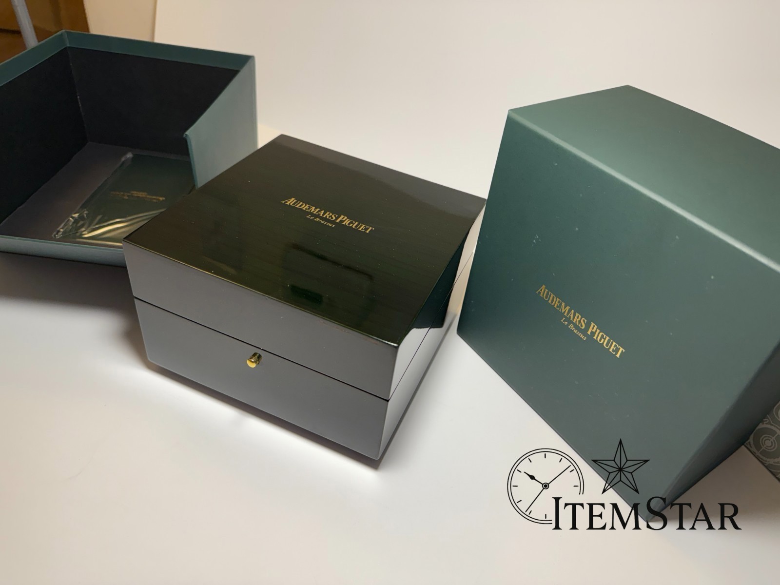 Premium Wooden Watch Storage Box – Luxury Presentation Case