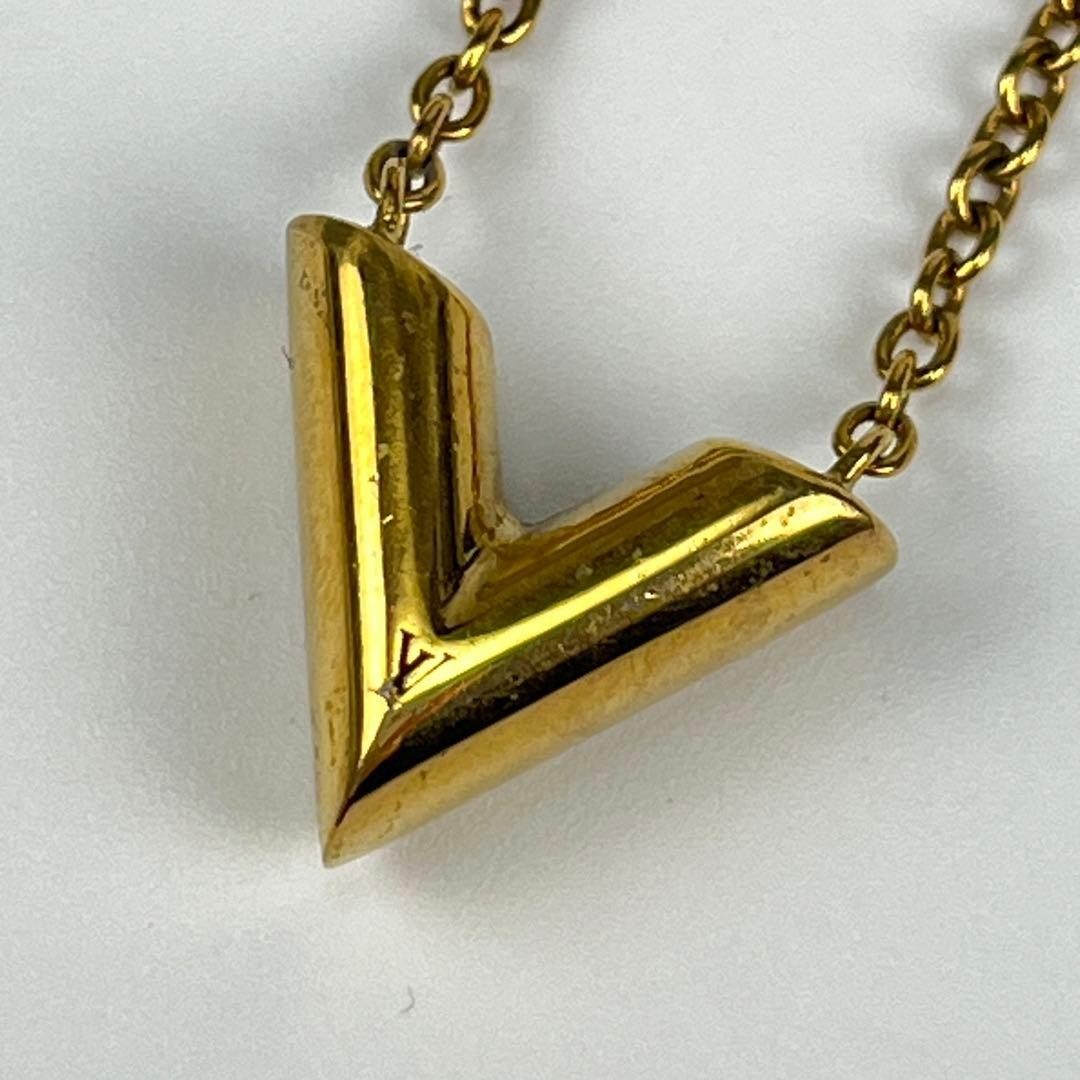 LOUIS VUITTON Essential V Necklace Gold Tone LV Logo Pendant Authentic