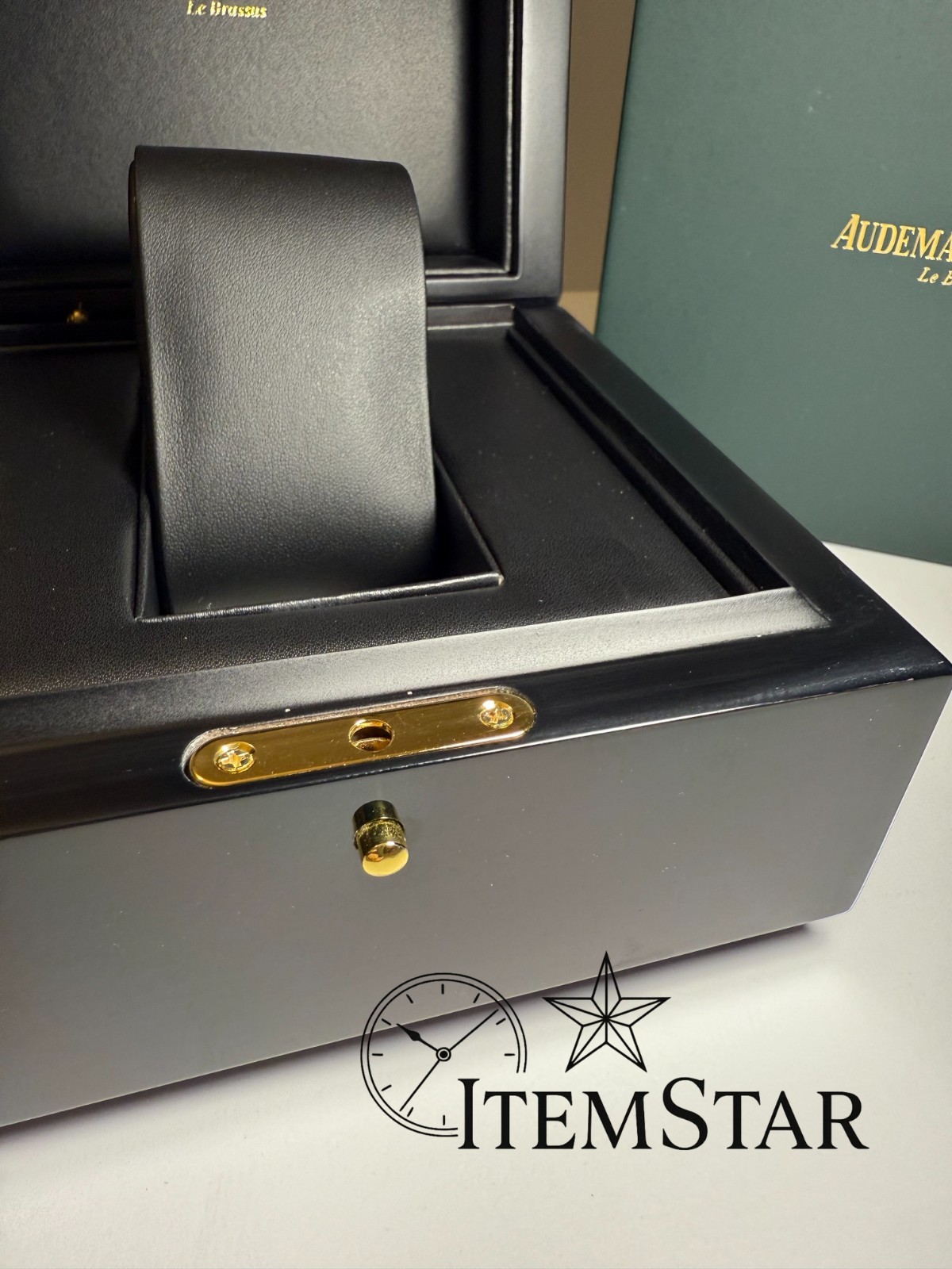 Premium Wooden Watch Storage Box – Luxury Presentation Case