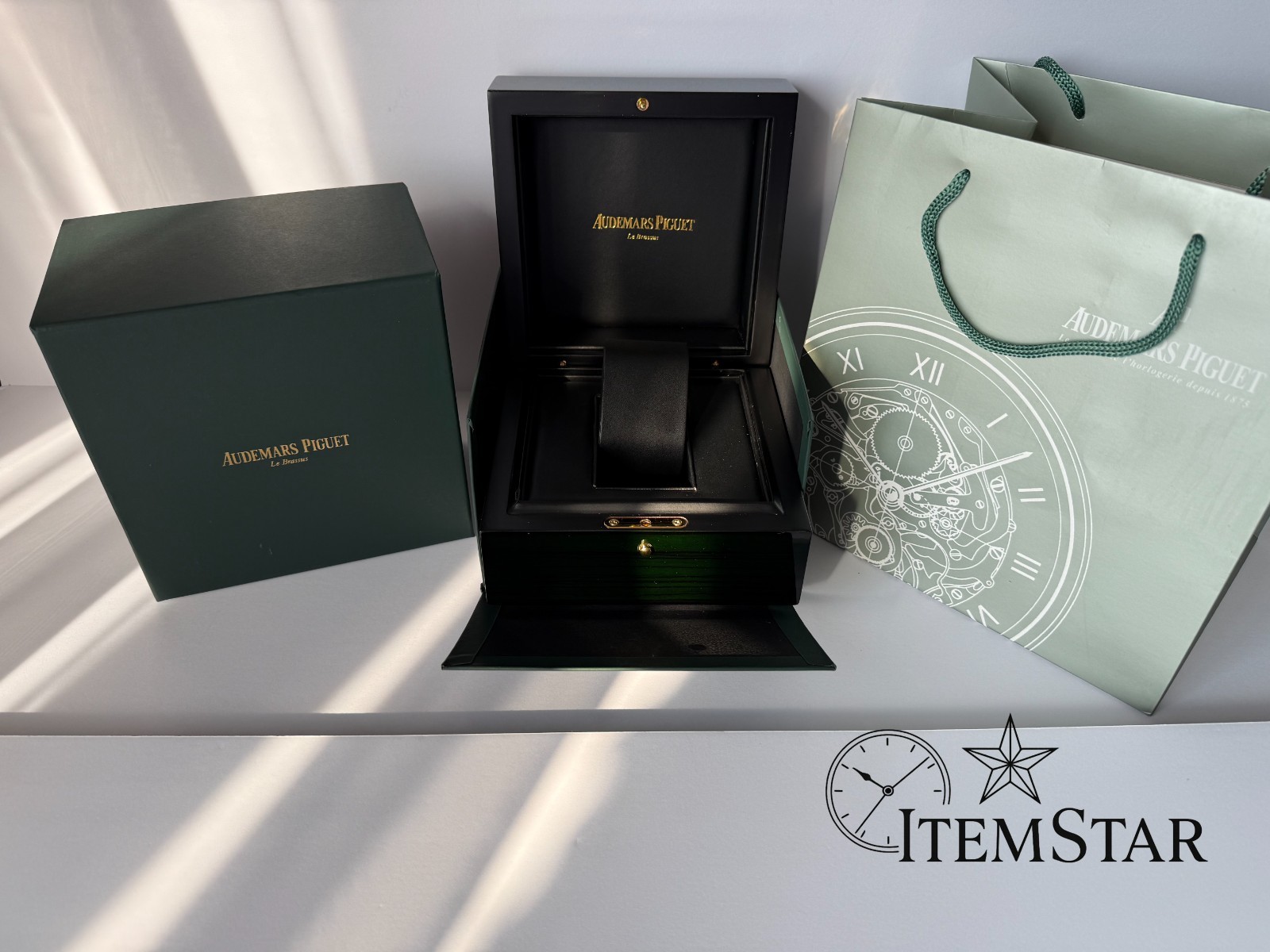 Premium Wooden Watch Storage Box – Luxury Presentation Case