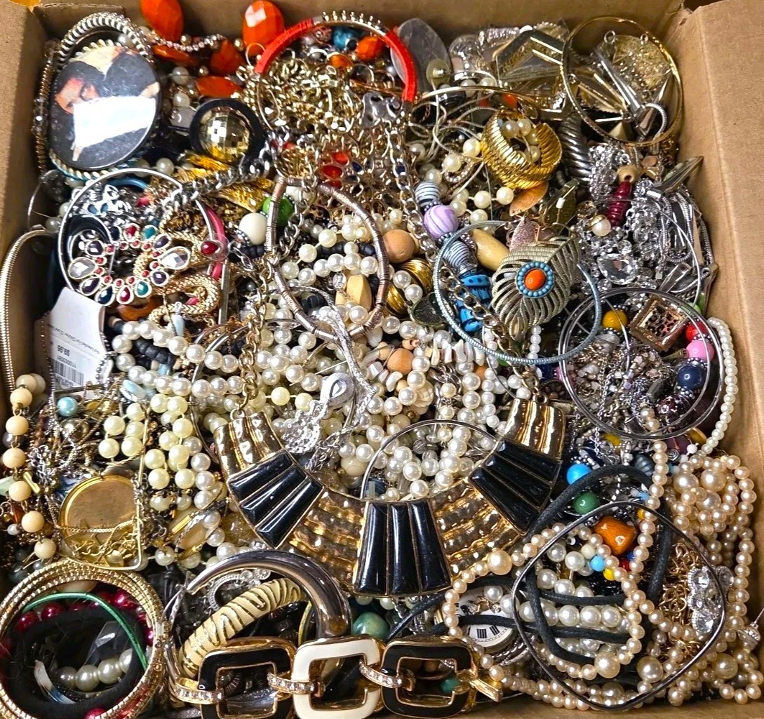 3 Lbs Unsearched Jewelry Lot Vintage & Modern Junk & Good Wear & Resell Tangles