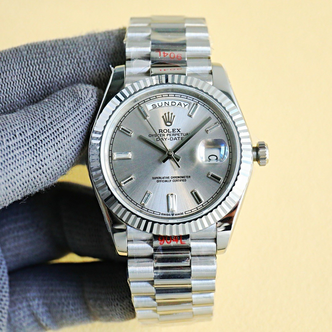 Rolex Oyster Perpetual Day-Date 40mm Fluted Bezel Auto Day/Date Bracelet