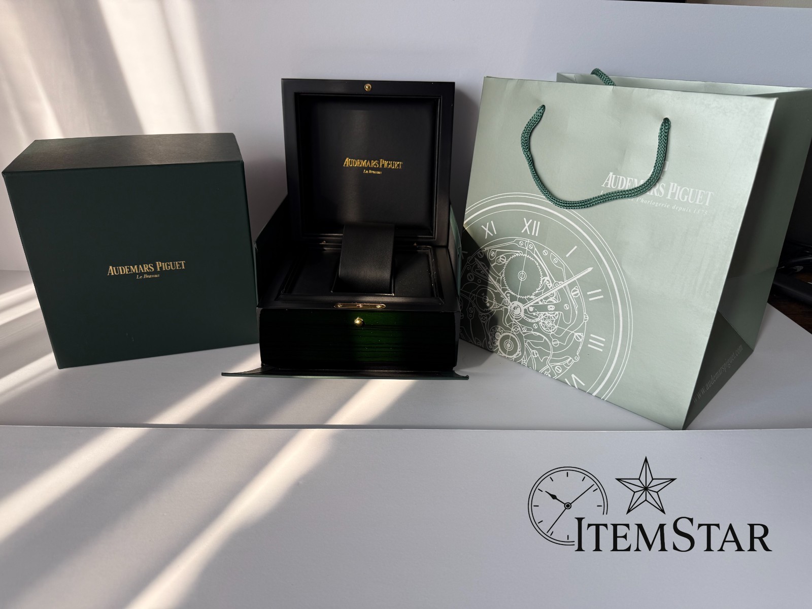 Premium Wooden Watch Storage Box – Luxury Presentation Case