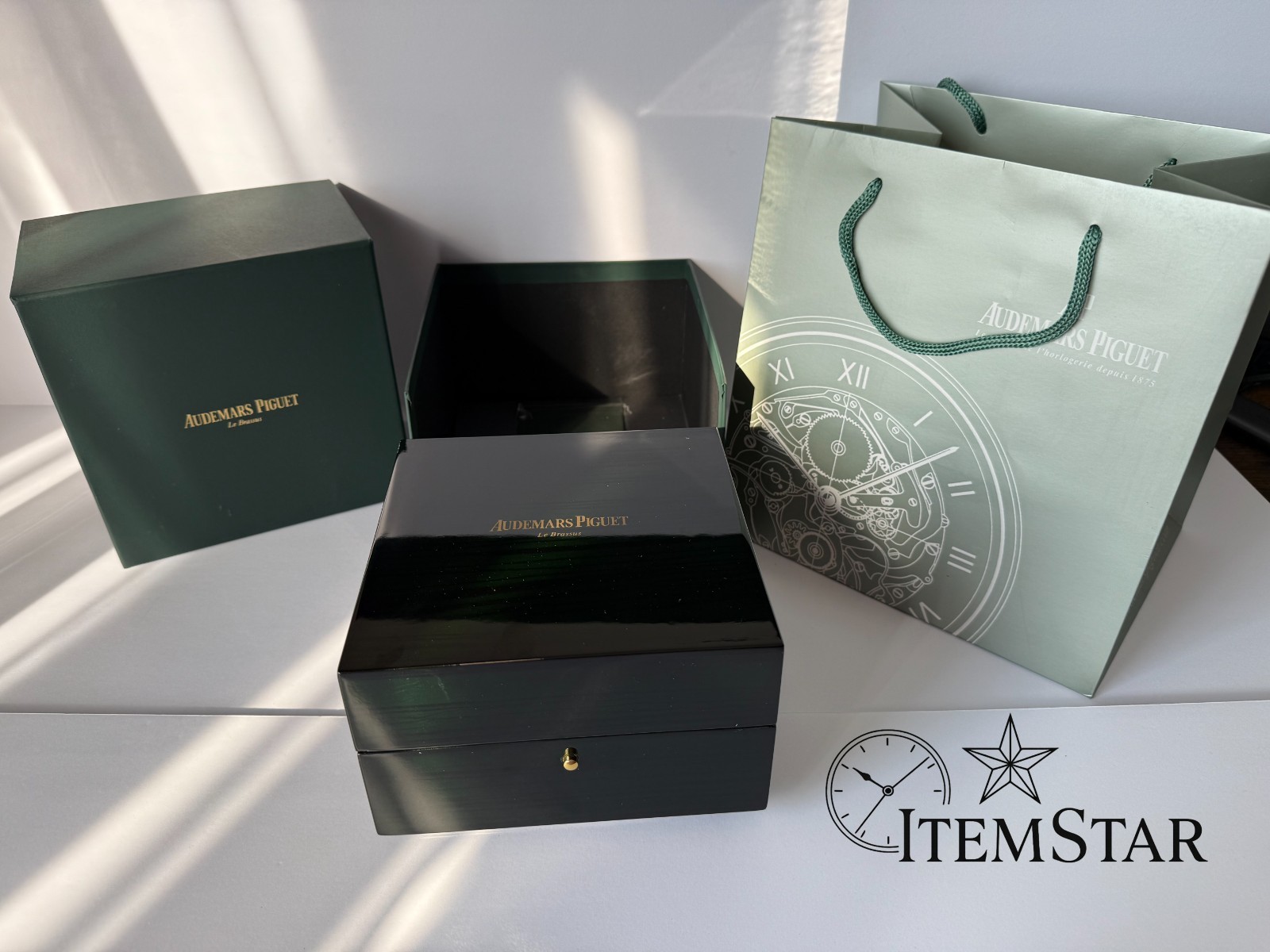 Premium Wooden Watch Storage Box – Luxury Presentation Case