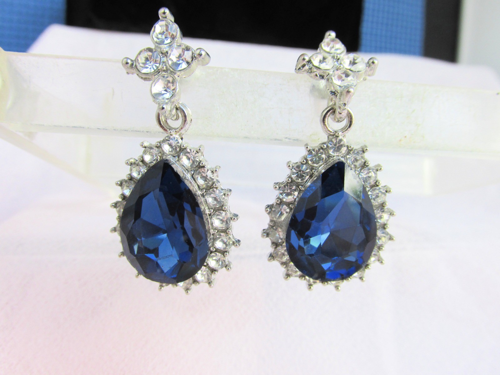 Stunning Sapphire Blue & Clear Rhinestones Pendant Necklace Earring Set