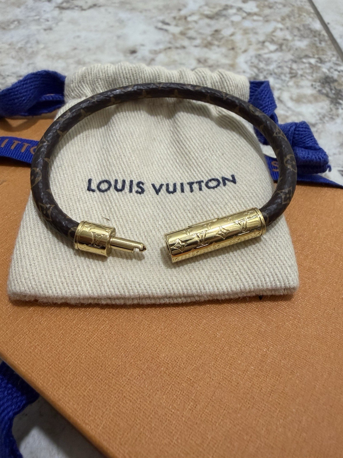 LOUIS VUITTON LV Confidential Bracelet M6334F Monogram Brown Gold Size 17 Used
