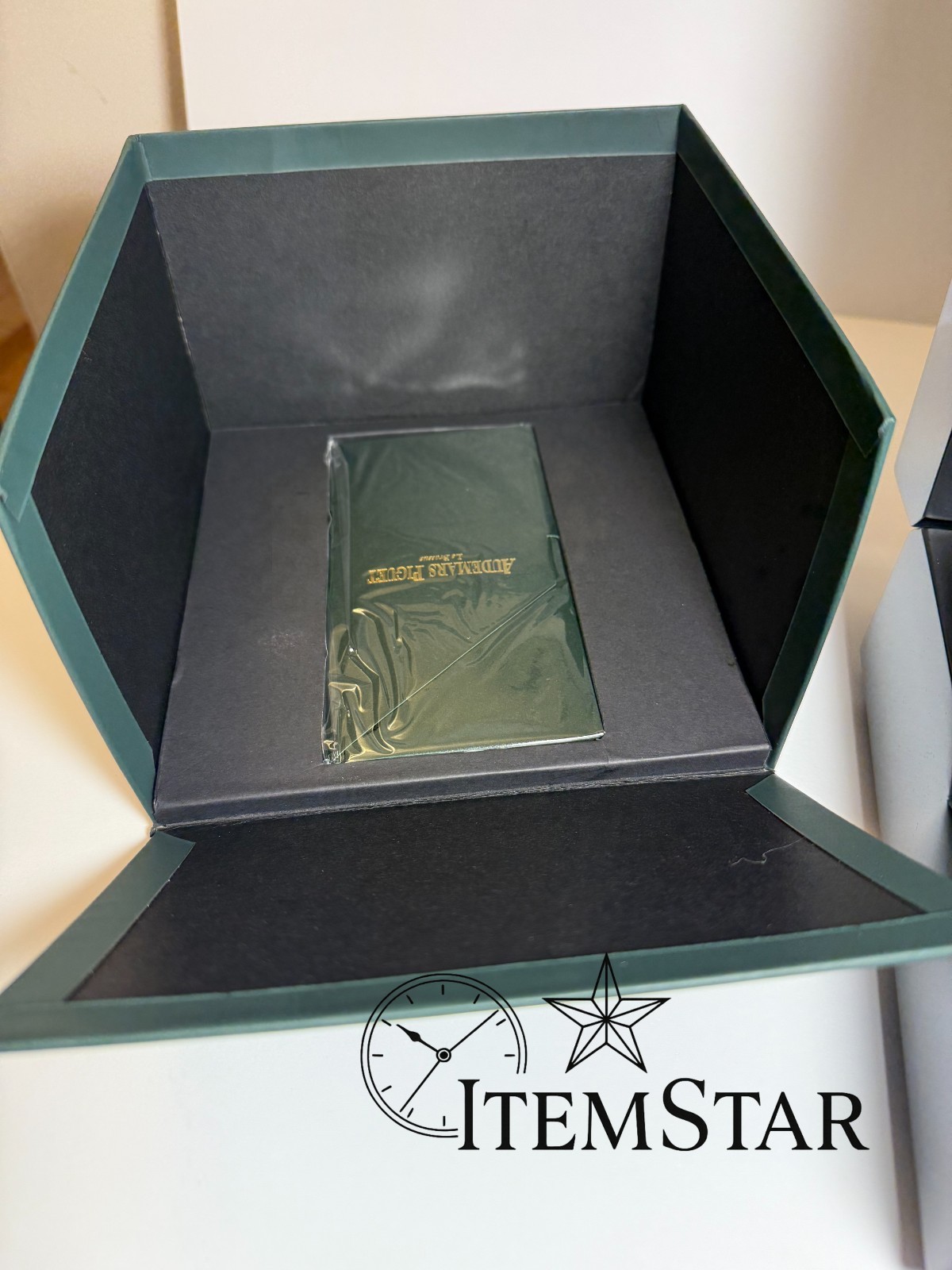 Premium Wooden Watch Storage Box – Luxury Presentation Case