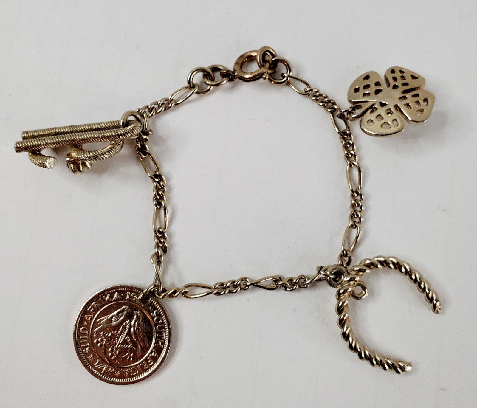 Vintage South Africa Coin Charm Bracelet Elizabeth II Regina Faux Pearls 6.75″