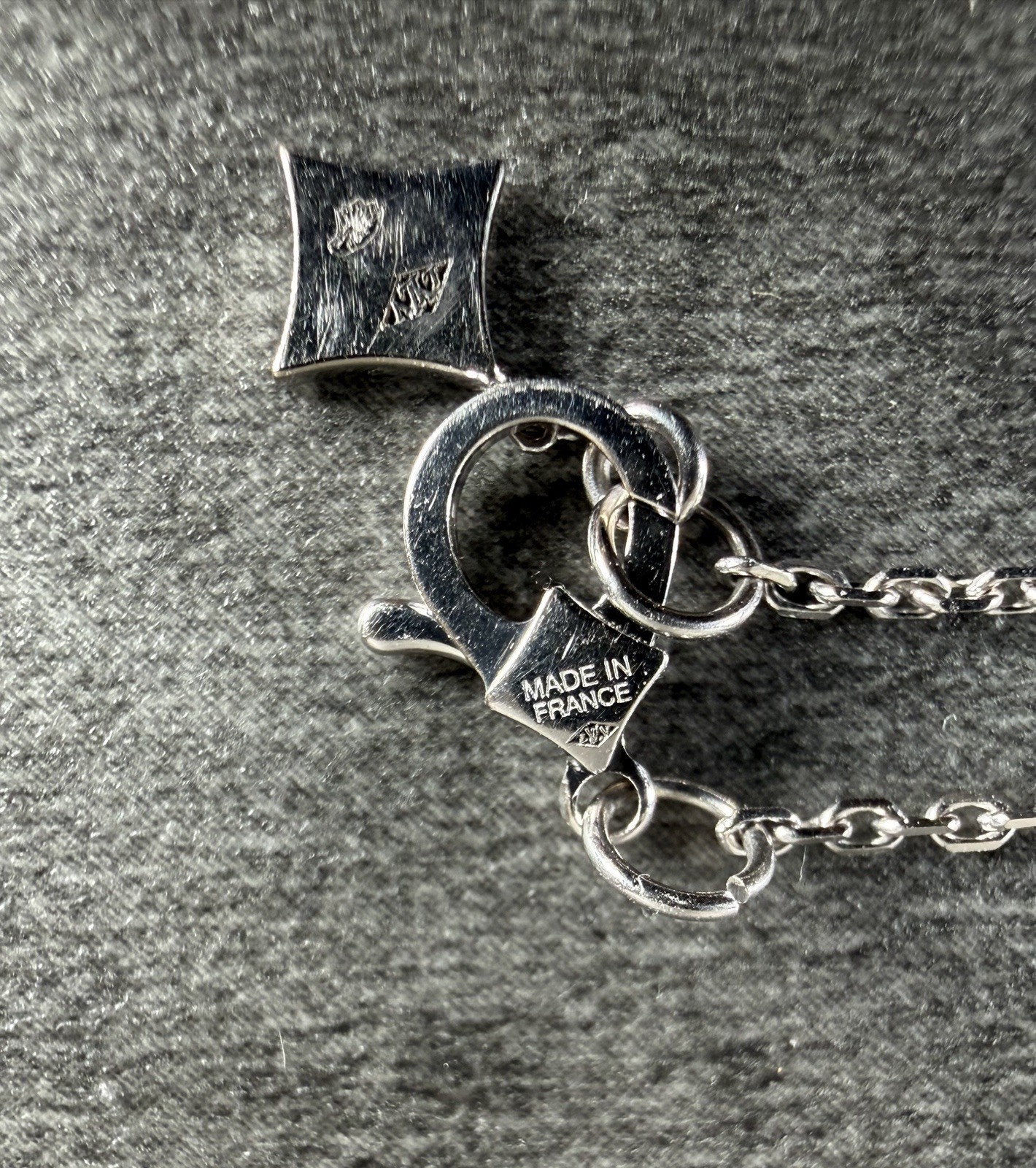 Auth Louis Vuitton Necklace Diamond 0.3ct LV Monogram Star-cut 18K 16” ~ 3.1 Gr