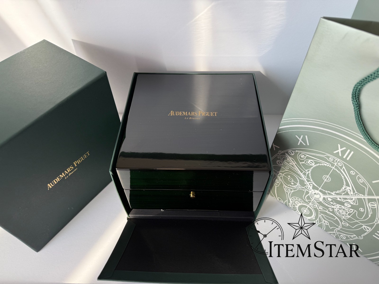 Premium Wooden Watch Storage Box – Luxury Presentation Case
