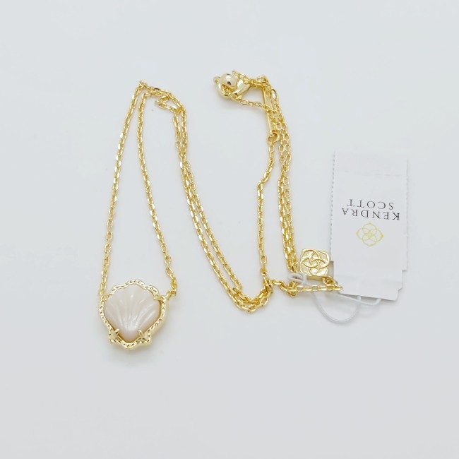 New Kendra Scott Brynne Gold Short Pendant Necklace In White Shell