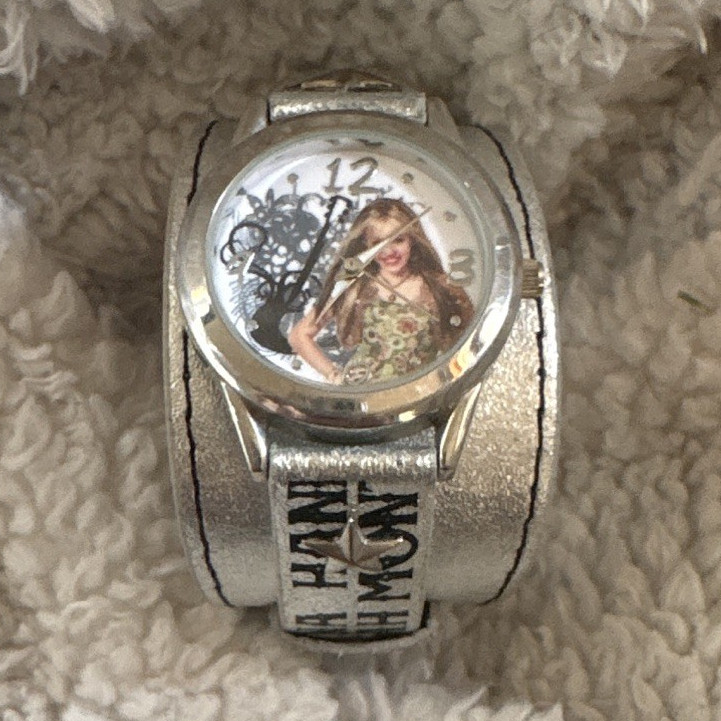 Hannah Montana Quartz Analog Wristwatch Silver Leather Strap 24mm White Dial
