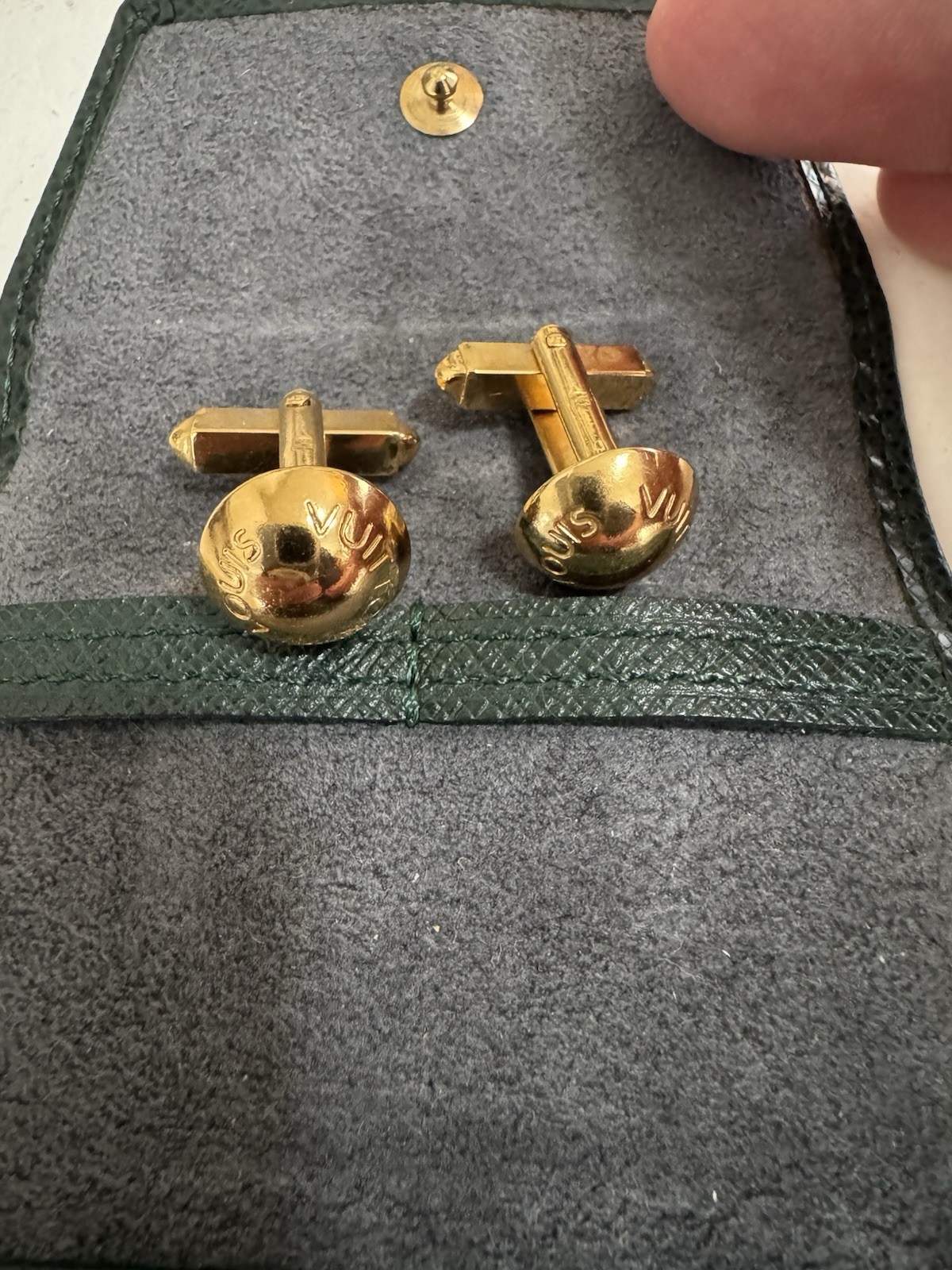 Louis Vuitton Cufflink M30974 Monogram Flower Cuff Gold FR6451. Authentic