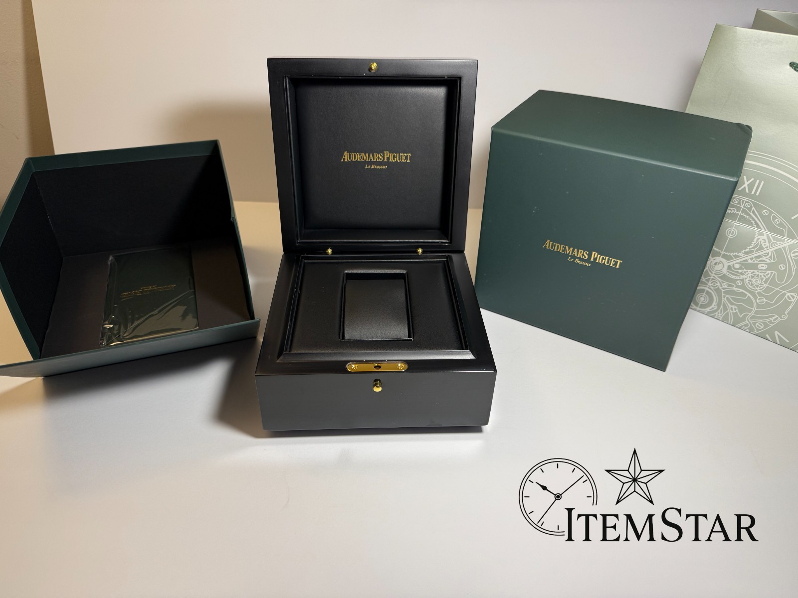 Premium Wooden Watch Storage Box – Luxury Presentation Case
