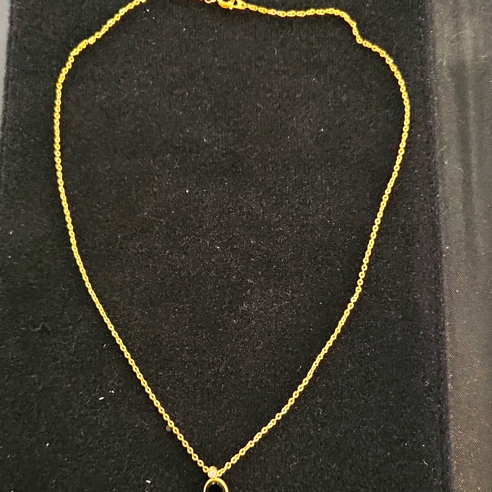 Gold Tone Rope Chain Necklace Oval Charm Pendant Lobster Clasp Metal