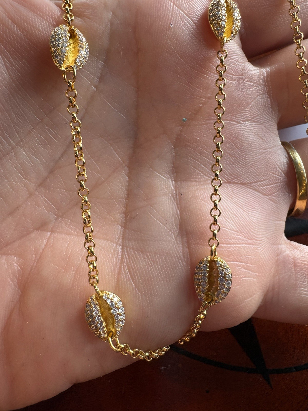 APM MONACO ADJUSTABLE 925 GOLD PLATED CZ SHELL ADJUSTABLE NECKLACE