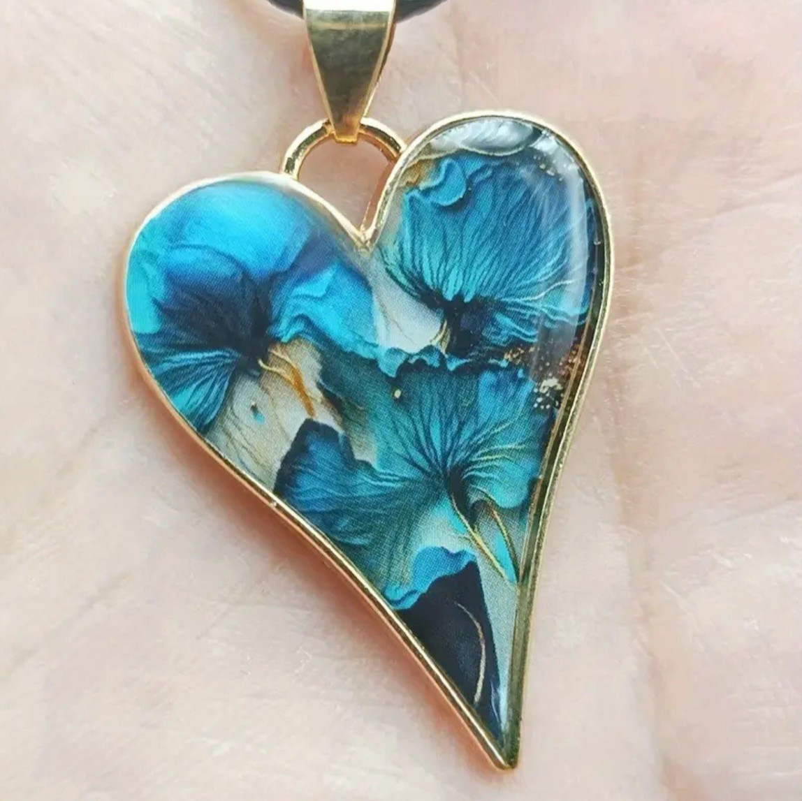 Elongated Heart Shaped Pendant Blue Iris Resin Inlay Golden Alloy 17″ Rope Chain